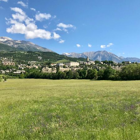 Le Pied De Ville Pouzenc Embrun Dış mekan fotoğraf