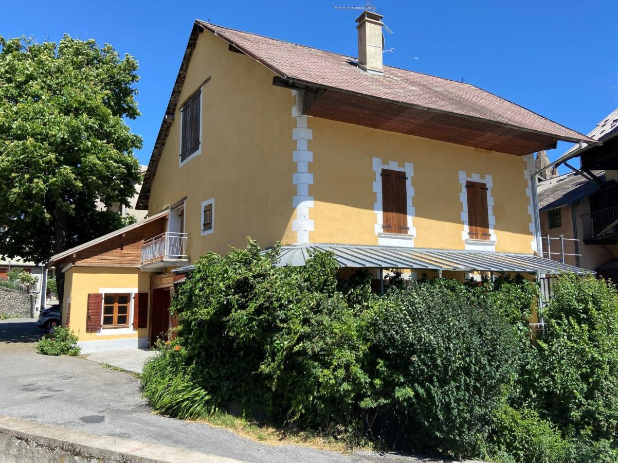 Le Pied De Ville Pouzenc Embrun Dış mekan fotoğraf